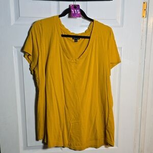 115 Torrid 2 2X Yellow Short Sleeve V-Neck Tee